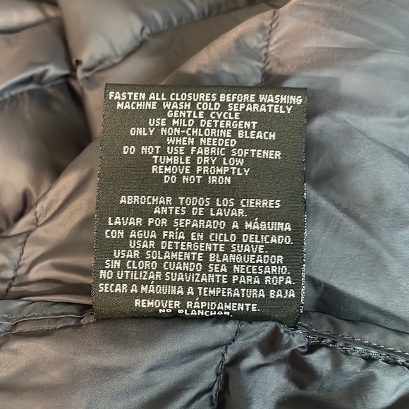 Puffer Jacket with Hood in Navy - Picture 9 of 9